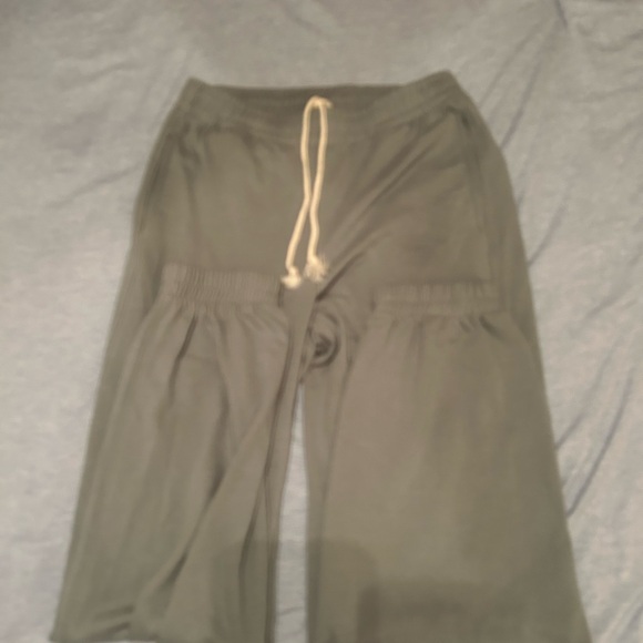 Tank and Sweatpants Set - Picture 5 of 6